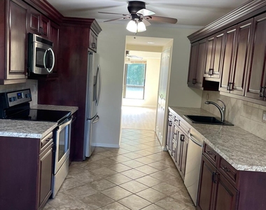 261 Pond View Ln - Photo Thumbnail 5