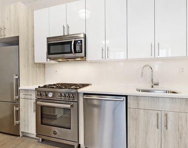 121 Madison Avenue - Photo Thumbnail 3