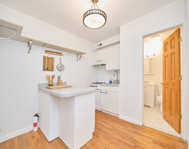 223 E 58th Street - Photo Thumbnail 2