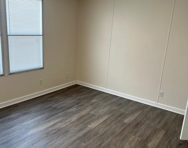 111 Dugan Court - Photo Thumbnail 7