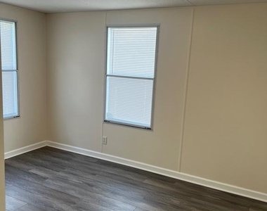111 Dugan Court - Photo Thumbnail 3