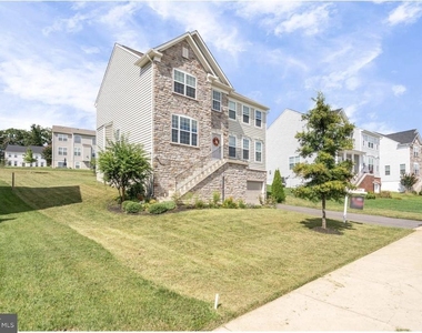 3028 Landing Eagle Court - Photo Thumbnail 1