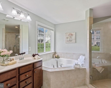 3028 Landing Eagle Court - Photo Thumbnail 13