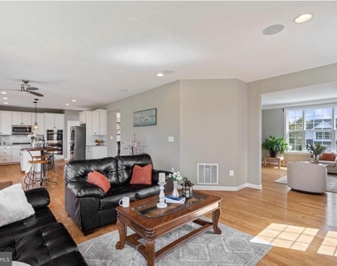 3028 Landing Eagle Court - Photo Thumbnail 8