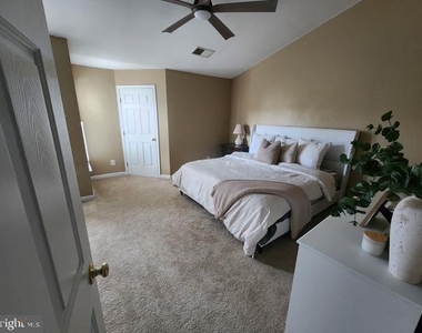 4940 Marshlake Lane - Photo Thumbnail 19