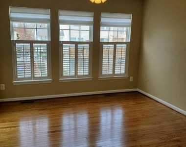 4940 Marshlake Lane - Photo Thumbnail 2