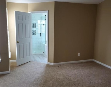 4940 Marshlake Lane - Photo Thumbnail 3