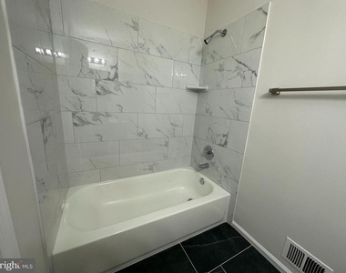 7822 Brookview Court - Photo Thumbnail 23