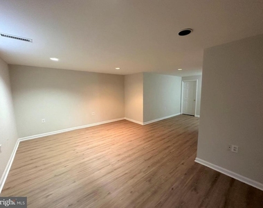 7822 Brookview Court - Photo Thumbnail 25