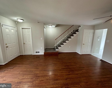 7822 Brookview Court - Photo Thumbnail 4