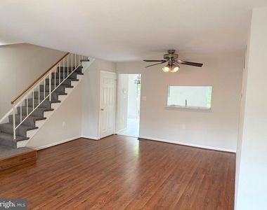 7822 Brookview Court - Photo Thumbnail 5
