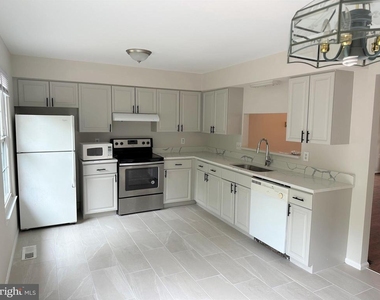 7822 Brookview Court - Photo Thumbnail 6