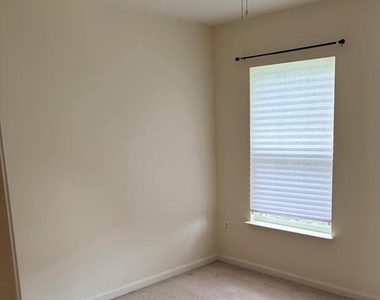 21784 Oakville Terrace - Photo Thumbnail 11