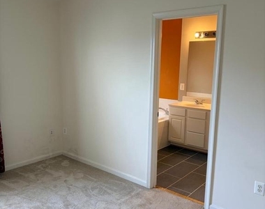 21784 Oakville Terrace - Photo Thumbnail 17
