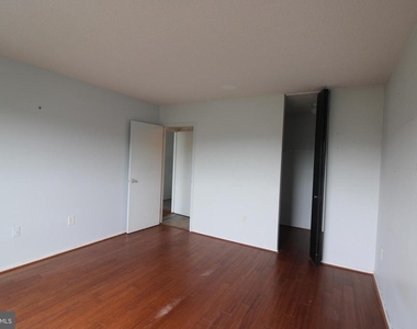 1225 Martha Custis Drive - Photo Thumbnail 4