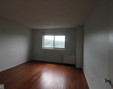1225 Martha Custis Drive - Photo Thumbnail 3