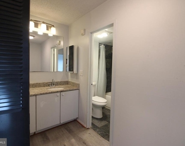 1225 Martha Custis Drive - Photo Thumbnail 2