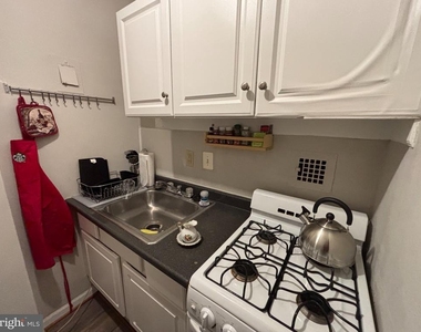 1121 Arlington Boulevard - Photo Thumbnail 5