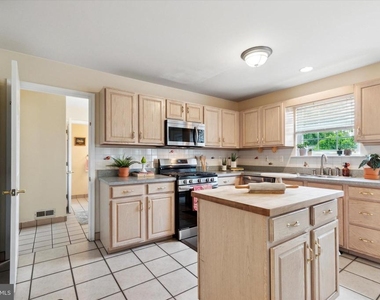 201 Pine Avenue - Photo Thumbnail 12
