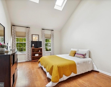 201 Pine Avenue - Photo Thumbnail 16