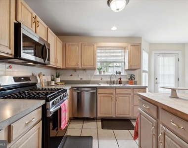 201 Pine Avenue - Photo Thumbnail 14