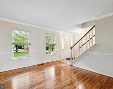 201 Pine Avenue - Photo Thumbnail 5