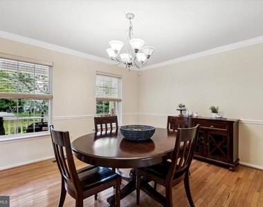 201 Pine Avenue - Photo Thumbnail 2