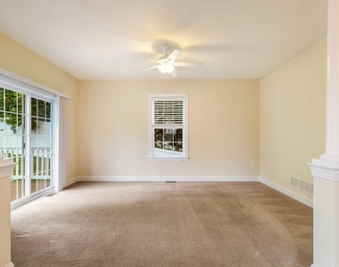 831 N Jackson Street - Photo Thumbnail 8