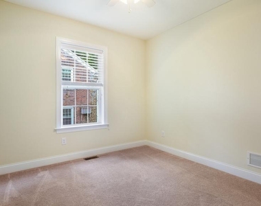 831 N Jackson Street - Photo Thumbnail 14