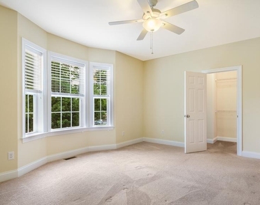 831 N Jackson Street - Photo Thumbnail 16