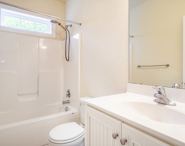 831 N Jackson Street - Photo Thumbnail 13