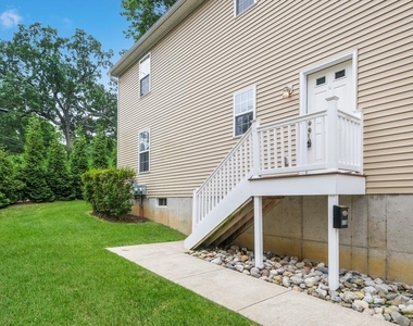 831 N Jackson Street - Photo Thumbnail 22