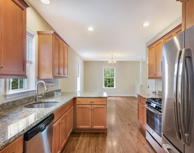 831 N Jackson Street - Photo Thumbnail 3