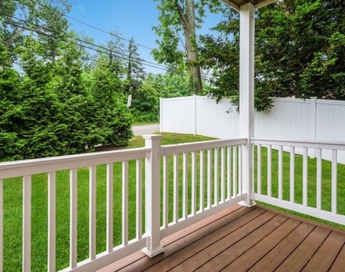 831 N Jackson Street - Photo Thumbnail 10