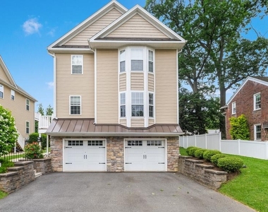 831 N Jackson Street - Photo Thumbnail 1