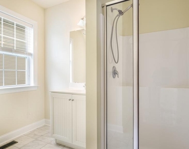 831 N Jackson Street - Photo Thumbnail 18