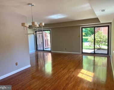306 Worthington Drive - Photo Thumbnail 6