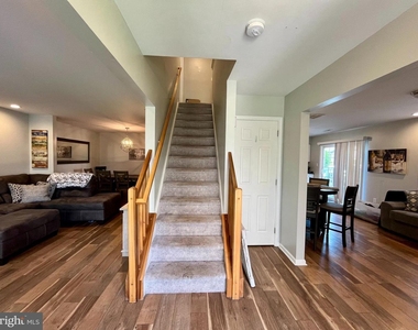 4201 Grenwich Lane - Photo Thumbnail 2