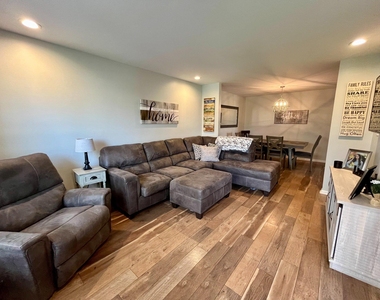 4201 Grenwich Lane - Photo Thumbnail 3