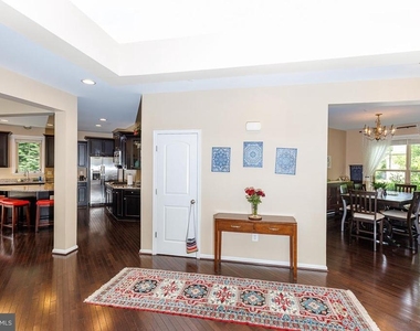 9203 Rice Avenue - Photo Thumbnail 4