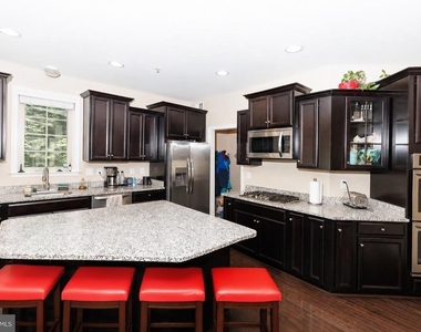 9203 Rice Avenue - Photo Thumbnail 10