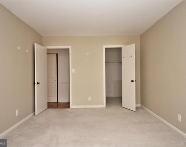 6008 Westchester Park Drive - Photo Thumbnail 8
