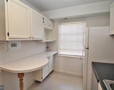 6008 Westchester Park Drive - Photo Thumbnail 12