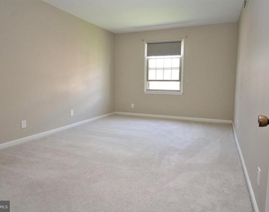 6008 Westchester Park Drive - Photo Thumbnail 7