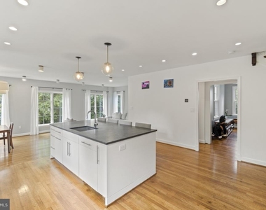 3901 Woodbine Street - Photo Thumbnail 12