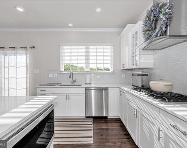 7963 Potter Place - Photo Thumbnail 14