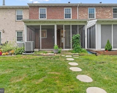 322 Harlan Square - Photo Thumbnail 33