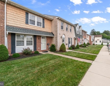 322 Harlan Square - Photo Thumbnail 1