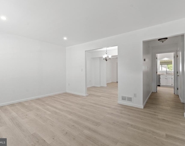 322 Harlan Square - Photo Thumbnail 2