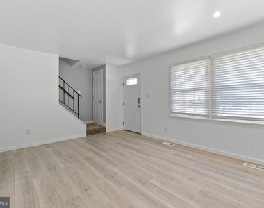 322 Harlan Square - Photo Thumbnail 3
